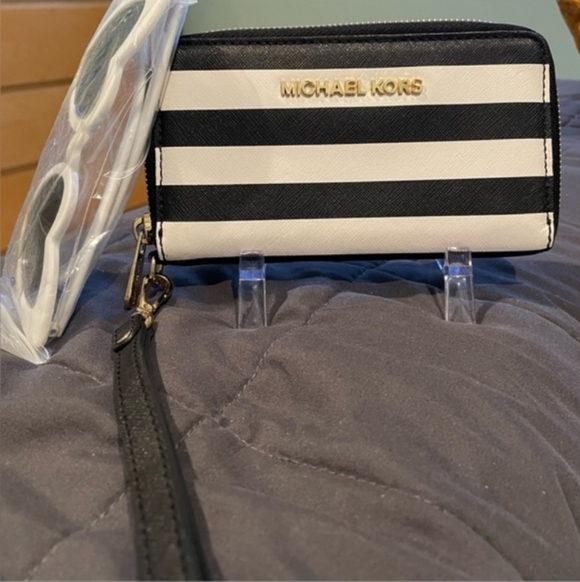 Michael Kors NWOT Black and White Striped Clutch Wallet No Call Outs